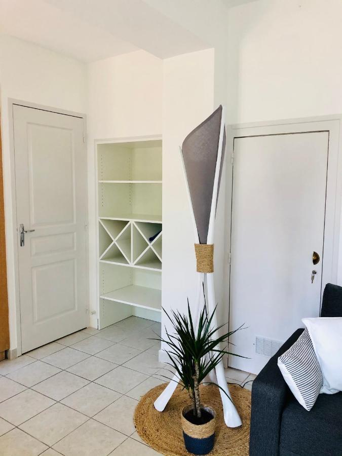 Maison Avec Terrasse à 50 M De La *